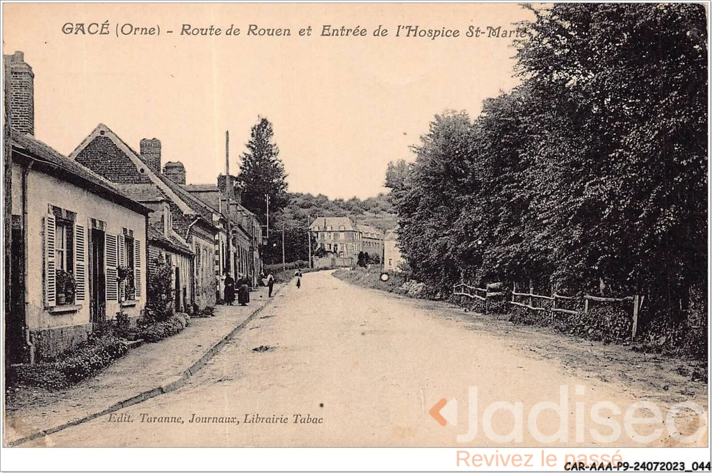 Photo ancienne à localiser : La Route de Rouen et L’entrée de L’hospice Sainte Marie
