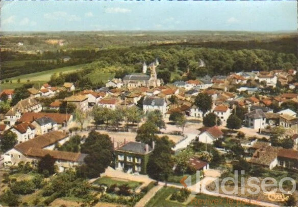 Photo ancienne à localiser : Vue Aérienne des Villas et de L&# ;église